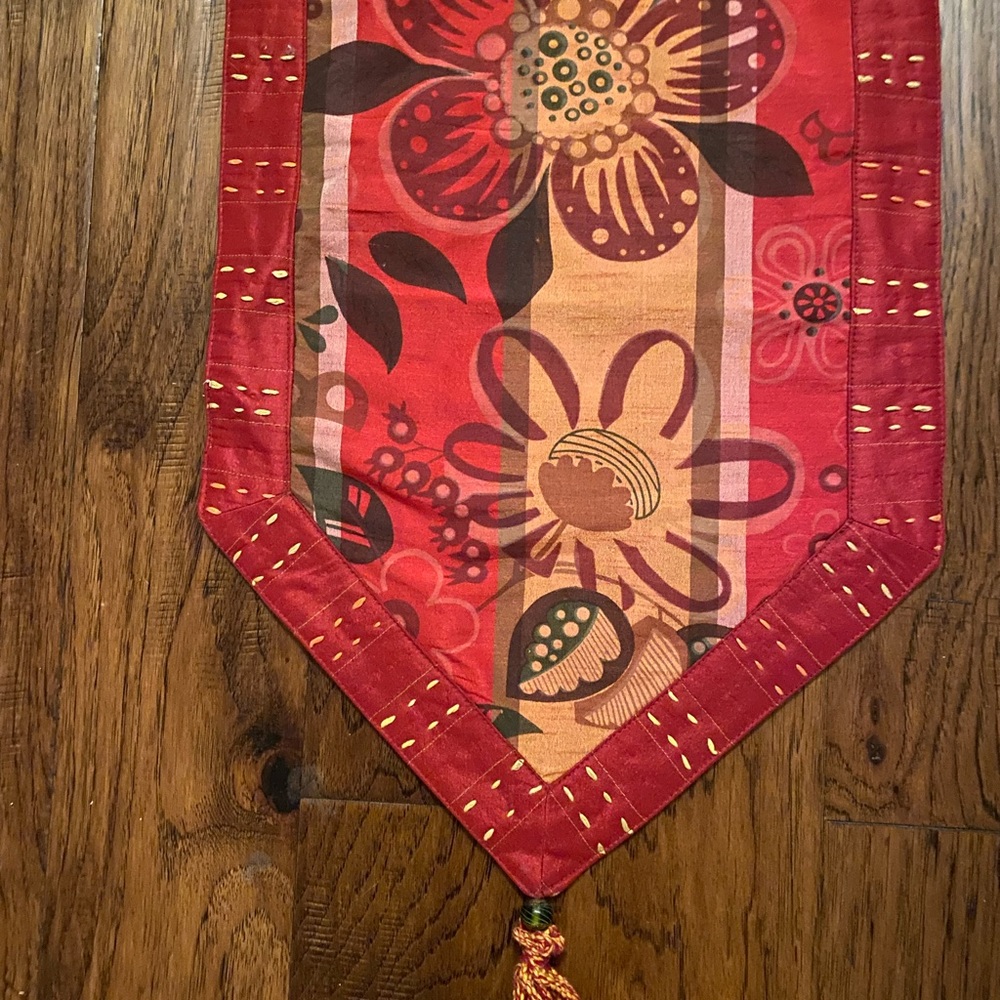 PIER ONE Table Runner EUC Deep Rich Colors Size 14 inches x 72 inches